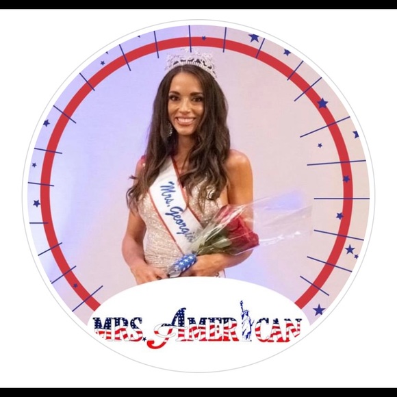 Meet your Posher, Sarah - Picture 1 of 2